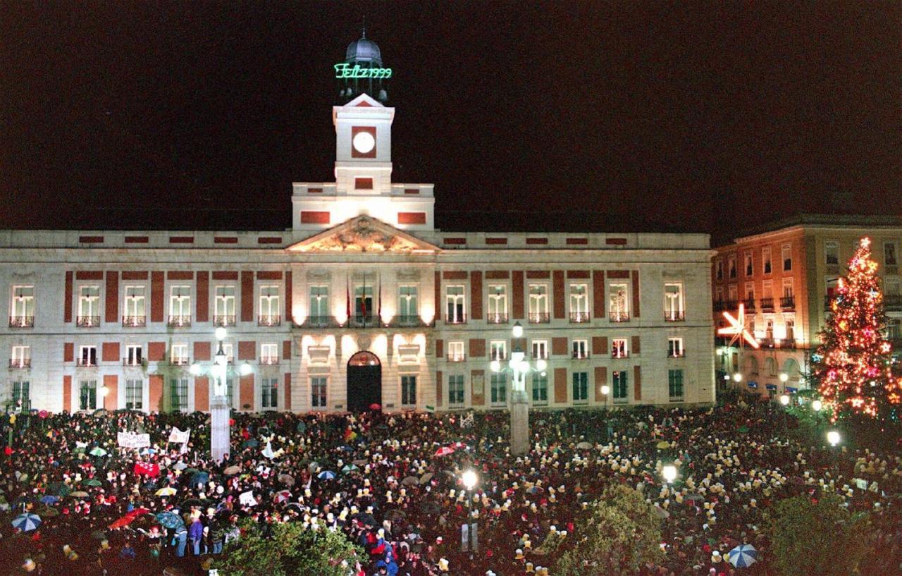 Apartamentos Felipe IV Plaza Mayor Madrid Exterior photo